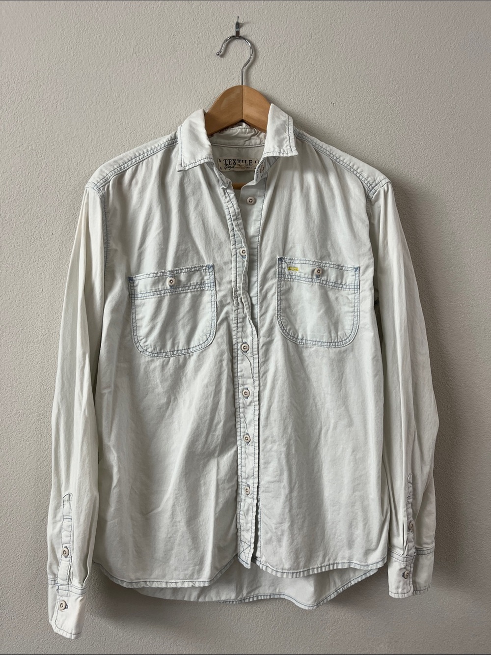 Elizabeth and James Textile Cotton Button-Up Washed Light Denim Work Shirt M